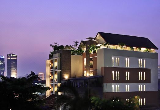 라수나 아이콘 호텔