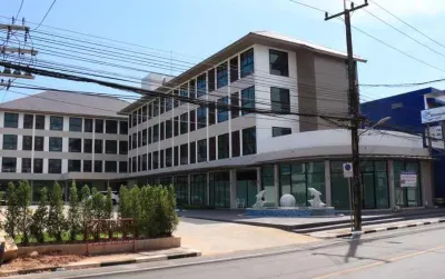 Klongyai Center Hotel dekat Iqbal Municipal Library