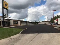 Super 9 Motel Troy - parking