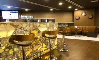 Parkside Plaza Muscat - ที่มีบาร์