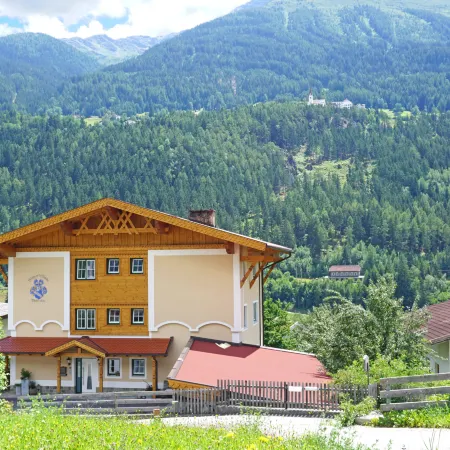 Pfeifer Hotels in Pians