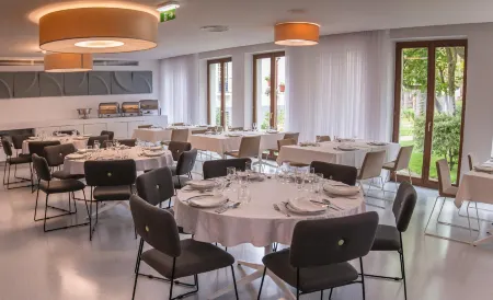 Azoris Angra Garden – Plaza Hotel Отели в г. Ангра-ду-Эроижму