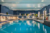 Holiday Inn Express & Suites Belleville Hotels in Belleville