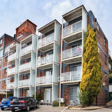 Adina Place Motel Apartments Hotels near Albert Hall Convention Centre