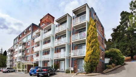Adina Place Motel Apartments Отели рядом с достопримечательностью «National Automobile Museum of Tasmania»