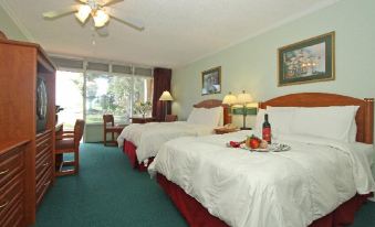 a hotel room with two beds , one on the left and one on the right side of the room at Grand Palms Spa & Golf Resort