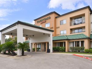 Courtyard Beaumont