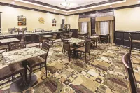 La Quinta Inn & Suites by Wyndham DFW Airport West - Bedford - breakfast