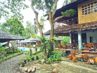 Kokomo Dive Resort Hotels near White Island