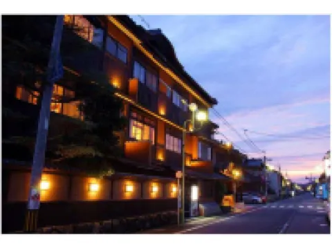 Akashiya โรงแรมในอิวามิ