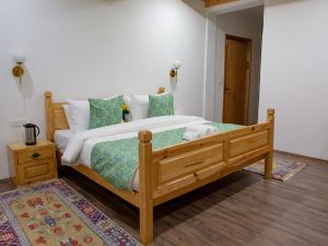 Luxury, Family Villa in Apple Orchards Near Manali