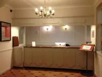 The Royal Victoria & Bull Hotel - parking