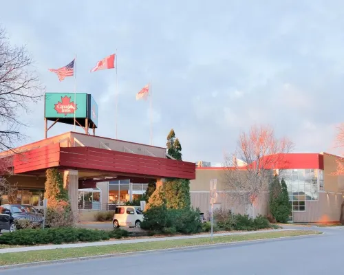 Canad Inns Destination Centre Windsor Park Отели рядом с достопримечательностью «Стадион «Шо Парк»»