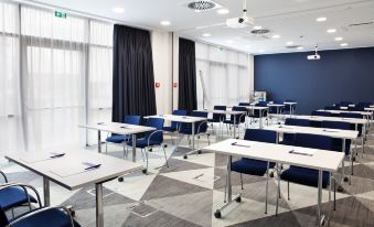 Holiday Inn Express & Suites Basel - Allschwil