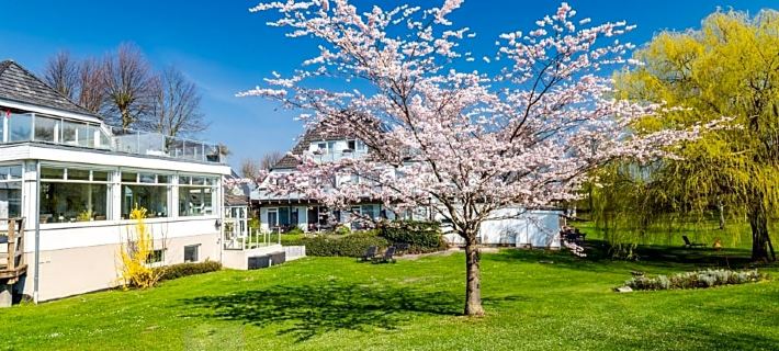 HofHotel Krähenberg Отели в г. Восточный Гольштейн