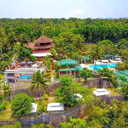 Noni's Resort