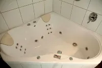 Grove Park Motor Lodge - Hot Tub