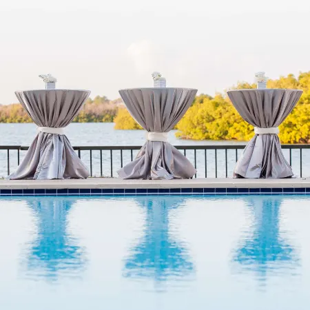DoubleTree by Hilton Tampa Rocky Point Waterfront Отели рядом с достопримечательностью «Поле для гольфа Rocky Point Golf»