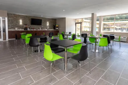 Super 8 by Wyndham Goldsboro