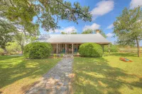 Historic Log Cabin Retreat Near Town on 5 Acres! Hotels near Berkman Books