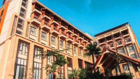 Emersia Hotel & Resort Batusangkar Отели в г. Lima Kaum