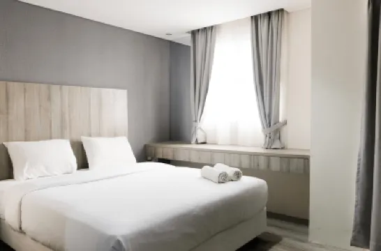 Minimalist Studio Room at Bintaro Icon Apartment by Travelio Hotels near Serba usaha grosir pot & air mancur 2