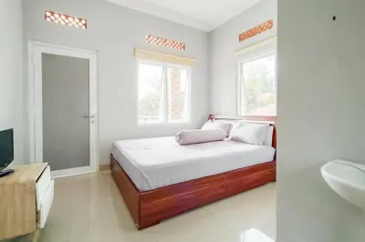 Villa Batu Tua Puncak Mitra RedDoorz Hotels in Sukagalih