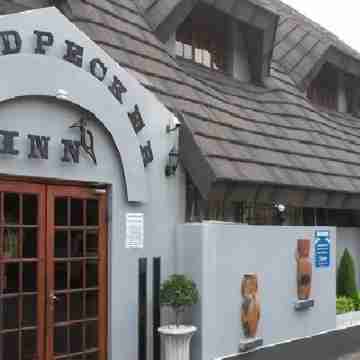 Woodpecker Inn Hotel Exterior