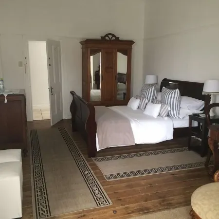 Breeze Inn Guesthouse Отели в г. Kidd`s Beach