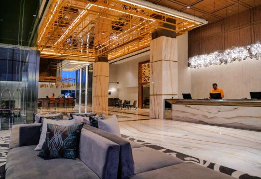 로얄 플라자 수라바야