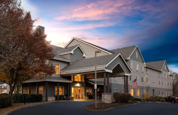 尤金拉昆塔温德姆套房酒店