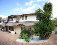 Winelands Villa Guesthouse and Cottages