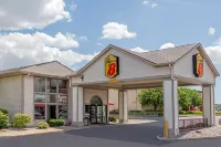 Super 8 by Wyndham Appleton Hotels in Appleton