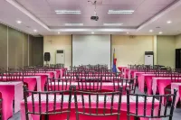 ยูโรเทล มากาตี - ธุรกิจ