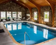 Econo Lodge - Pools