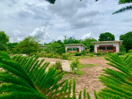 Ina Boutique Home NAN Отели рядом с достопримечательностью «Wat Tha NAO»