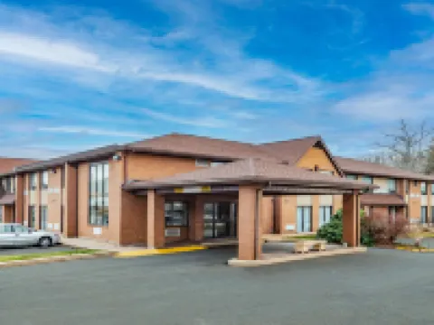 Travelodge by Wyndham Bridgewater Hotels in Lunenburg County