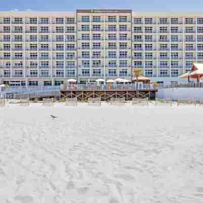 Holiday Inn Express & Suites Panama City Beach - Beachfront Hotel Exterior