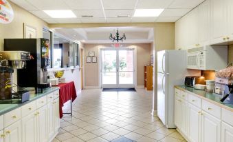 Super 8 by Wyndham Salisbury