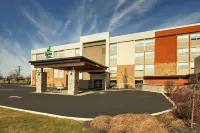 Holiday Inn Express & Suites Wapakoneta Hotels in Stokes Township