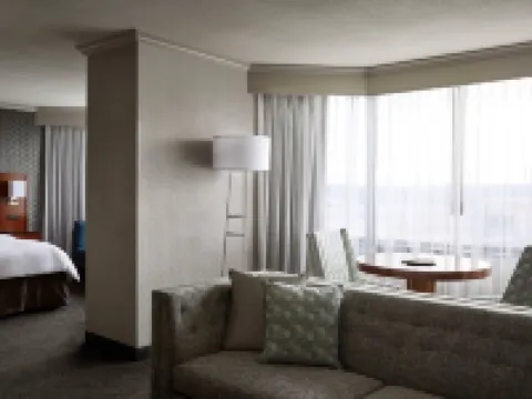 Crystal Gateway Marriott Hotels near Air Force Memorial