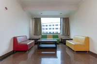 RedDoorz Premium at Hotel Ratu Residence