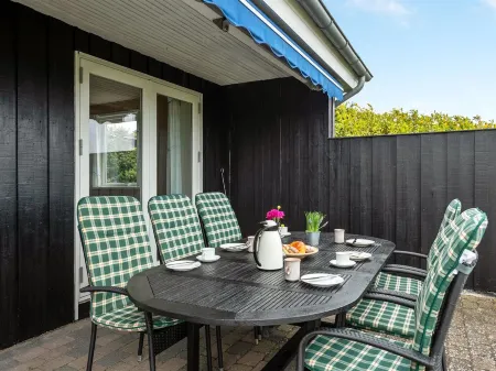 "Annalia" - 50m from the Sea