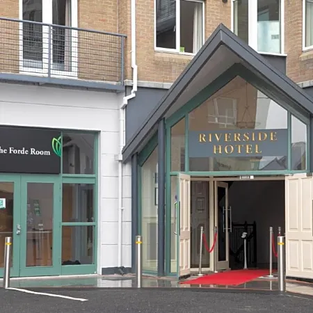 Riverside Hotel