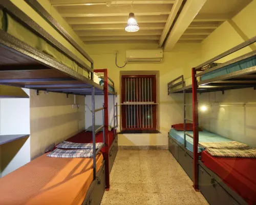 HappiNest - the Backpacker's Hostel Các khách sạn gần Khu ổ chuột Dharavi