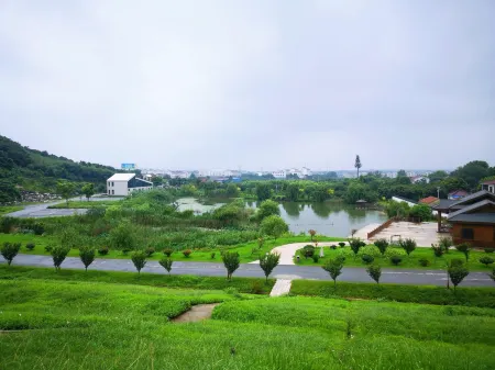 Shanhuju Hotel Отели рядом с достопримечательностью «Yuanfu Wanning Palace»
