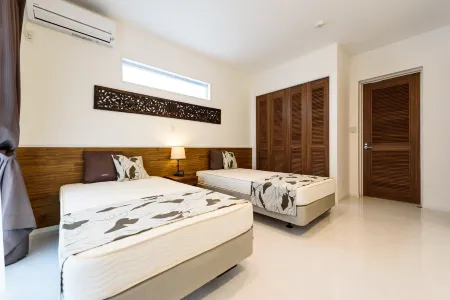 A Luxurious Detached House with a Pool Located IN Отели в г. Кин