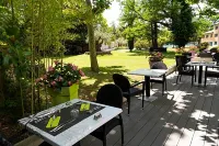 Logis Hotel Restaurant Spa les Oliviers - Lemmikkieläimet sallittu