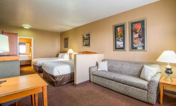 Clarion Suites St George - Convention Center Area - Housity