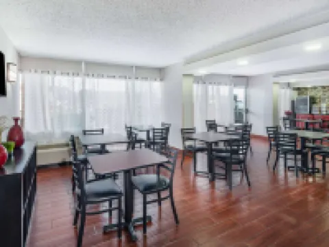 デイズ イン バイ ウィンダム シャーロッツビル / ユニバーシティ エリア シャーロッツヴィルのホテル